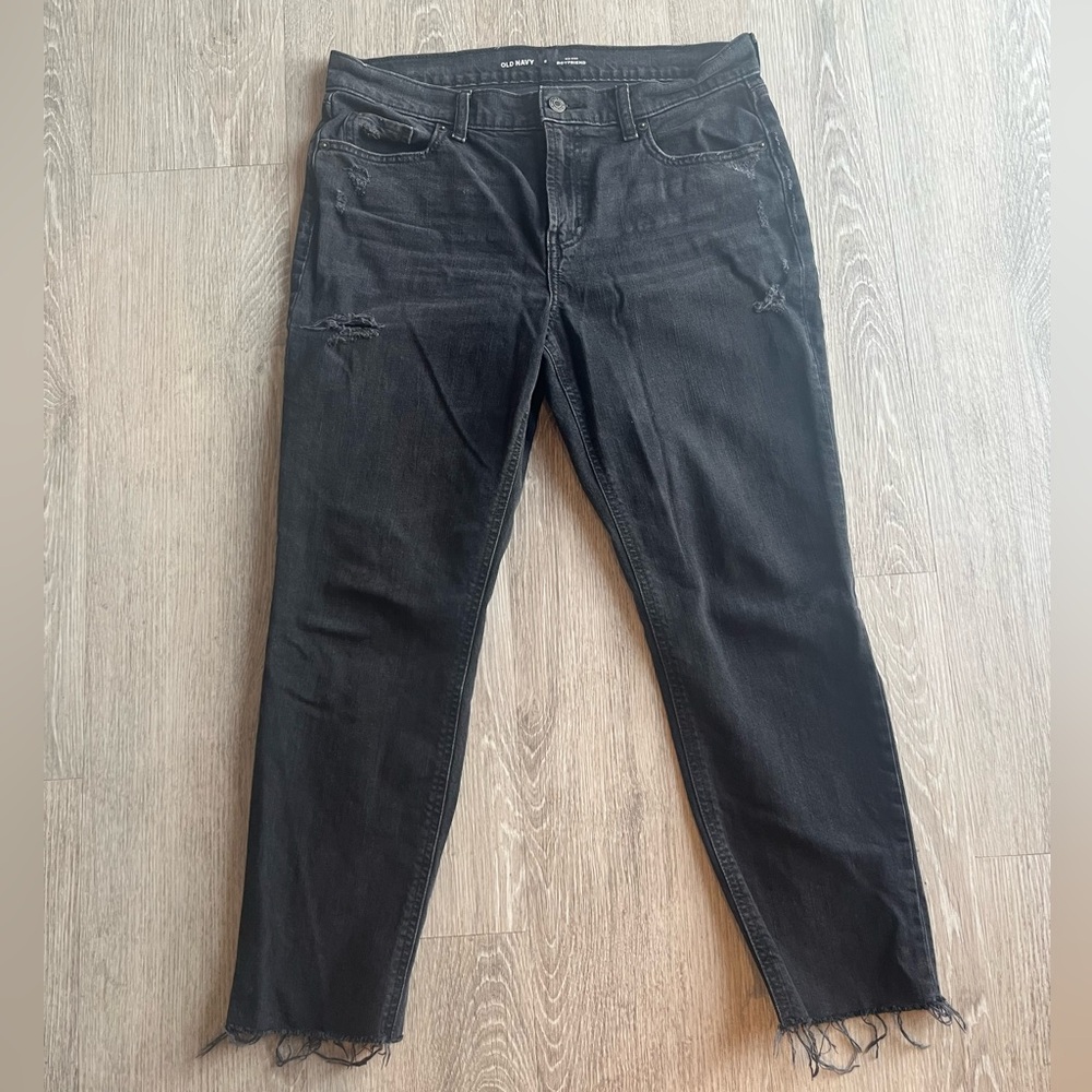 Old Navy Women's Black Distressed Jeans - Size 8